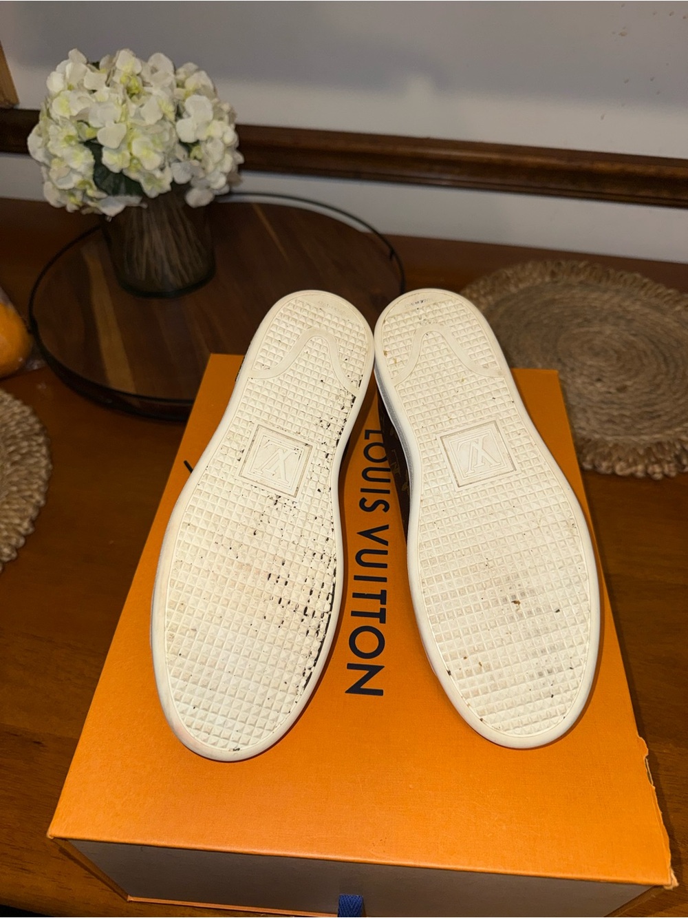 Louis Vuitton - Picture 5 of 6